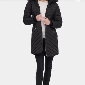 ❤️❤️SOLD❤️❤️DKNY Faux Fur Trim Stretch Puffer Jacket Size L